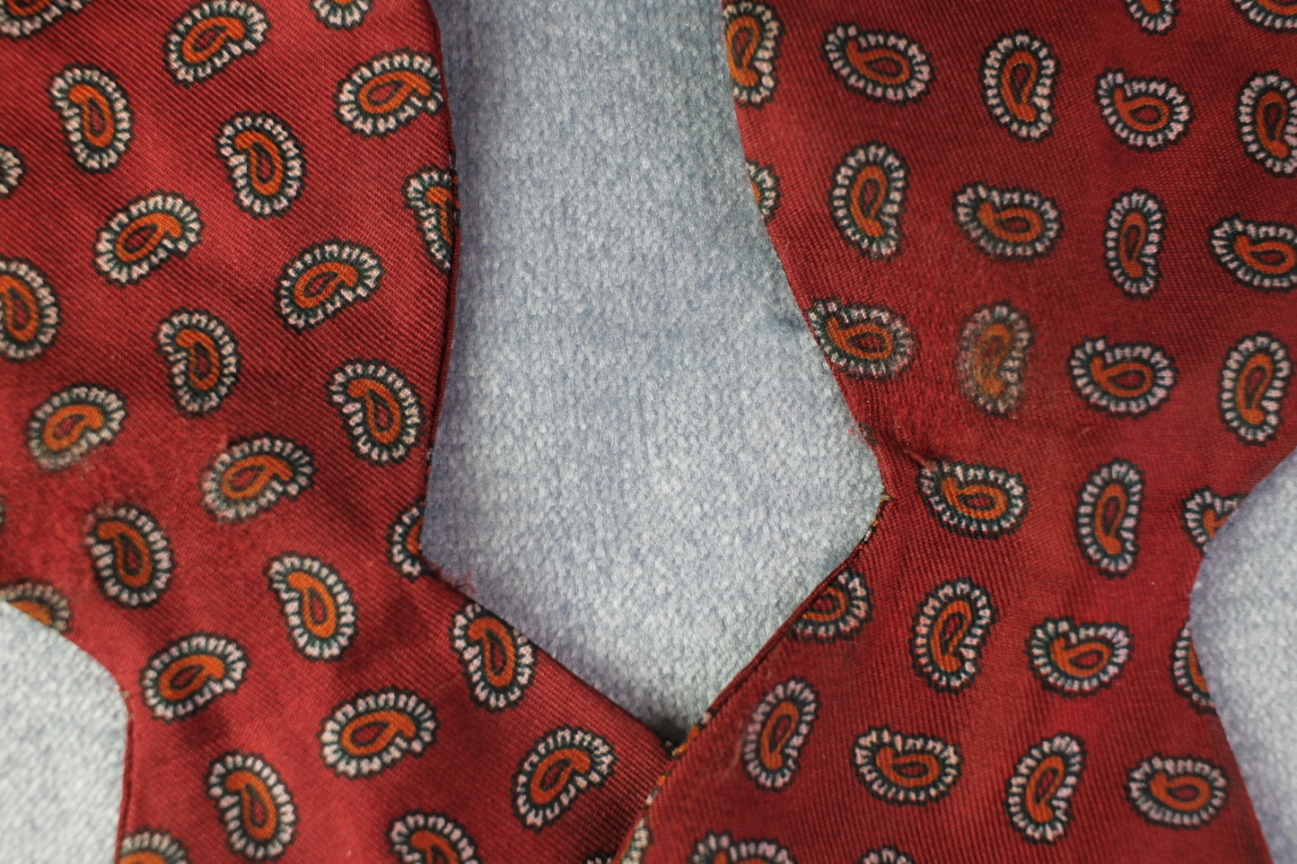Vintage self tie thistle end all silk deep red orange white repeat motif pattern bow tie adjustable