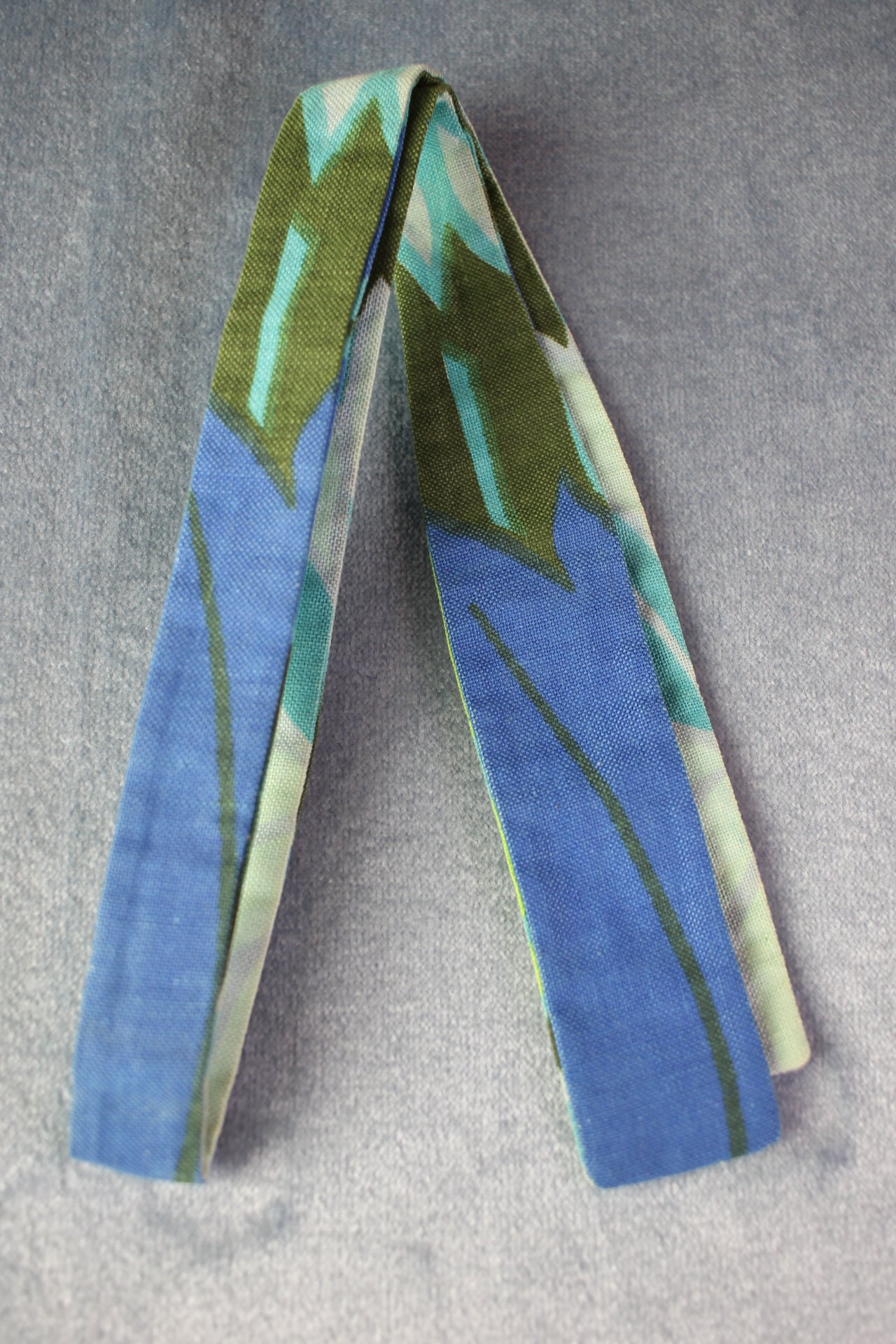 Vintage self tie paddle end blues greens pattern bow tie
