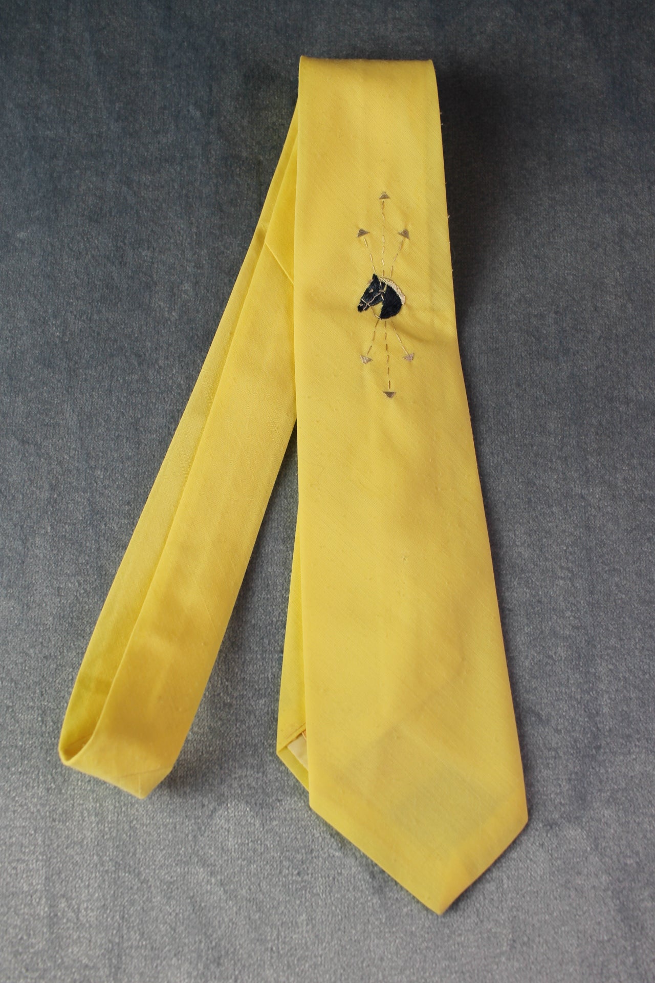 Vintage Donfield 1940/50s lemon coloured blue horse head tie