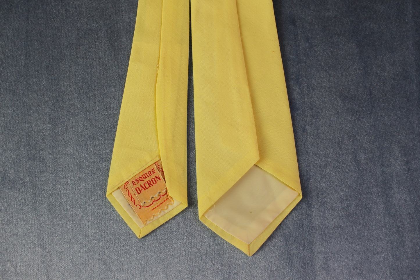 Vintage Donfield 1940/50s lemon coloured blue horse head tie