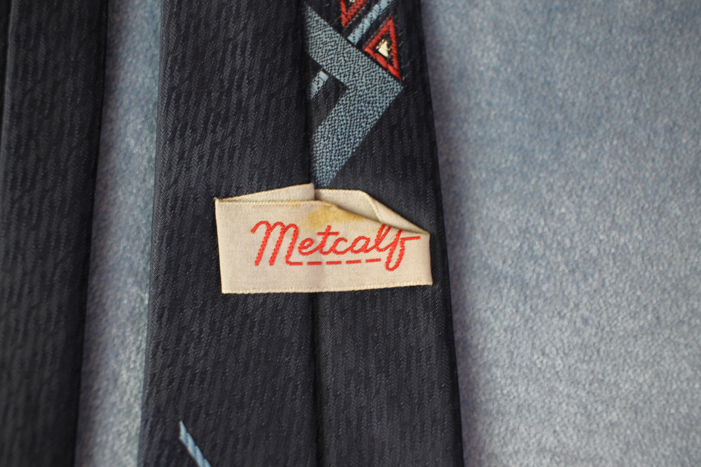Vintage Metcalf blue grey red motif skinny tie