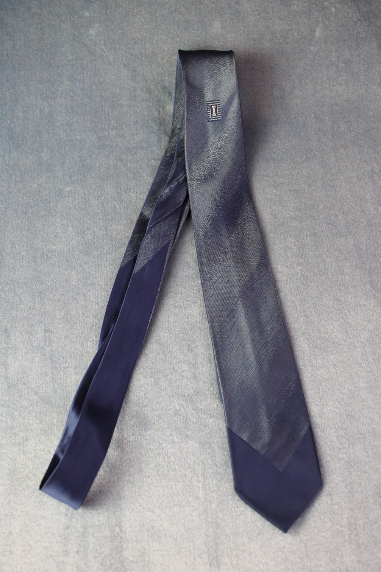Vintage 2 tone blue flecked motif skinny tie