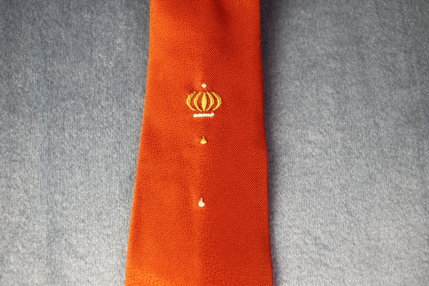 Vintage burnt orange crown motif tie