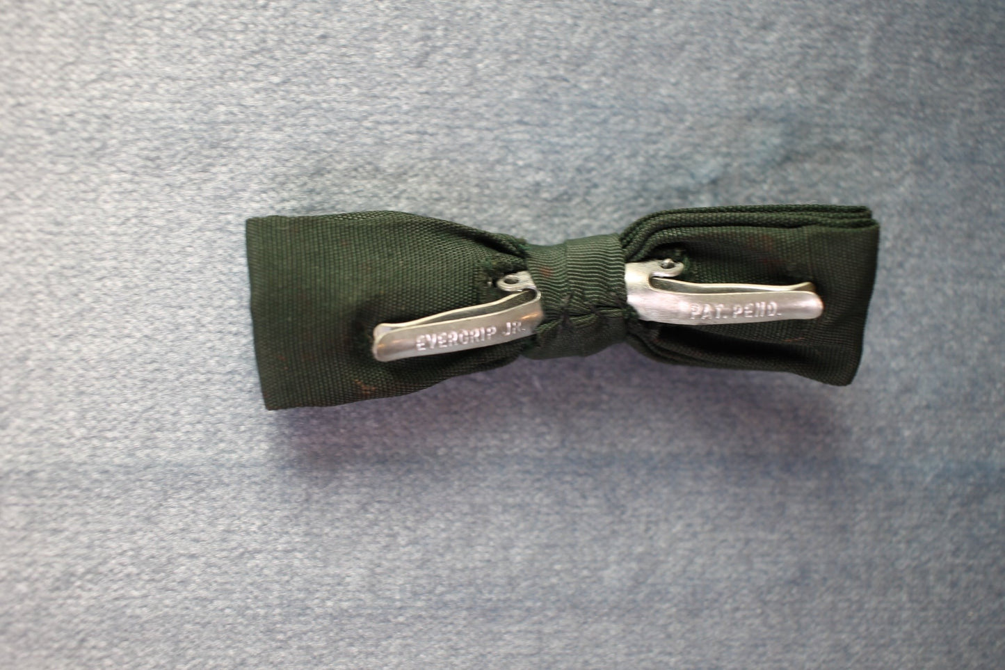 Vintage pre-tied clip on dark green textured bow tie