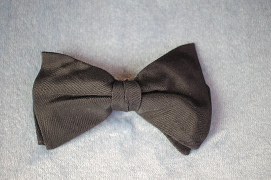 Vintage pre-tied clip on black bow tie