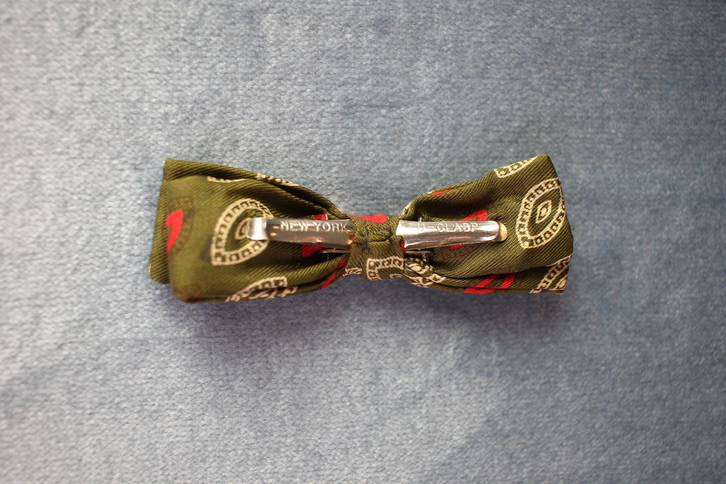 Vintage pre-tied clip on dark green cream red pattern bow tie