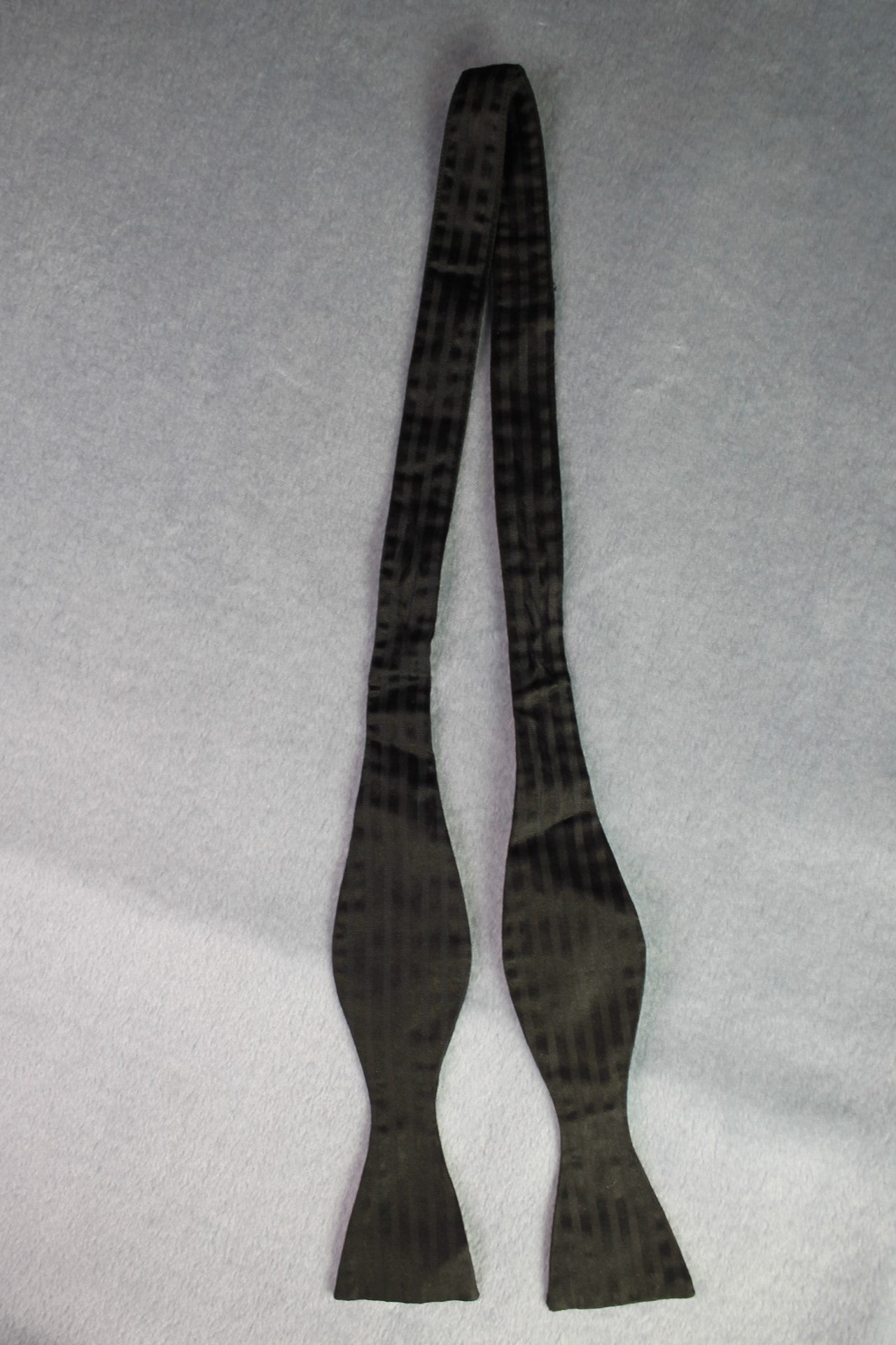 Vintage Higgins & Frank self tie thistle end black striped pattern bow tie