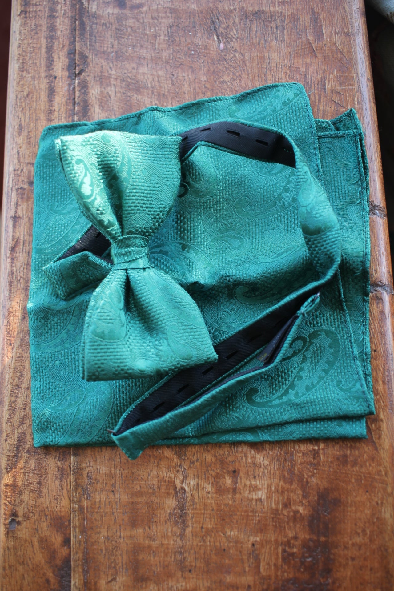 Vintage Frederick Theak pre-tied green jacquard bow tie and handkerchief set adjustable