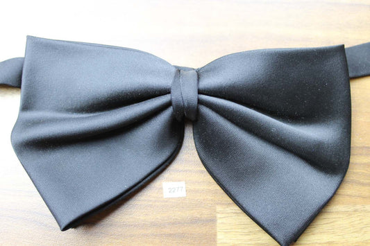 Vintage 1970s Black Satin Pre-tied Adjustable Drop Bow Tie