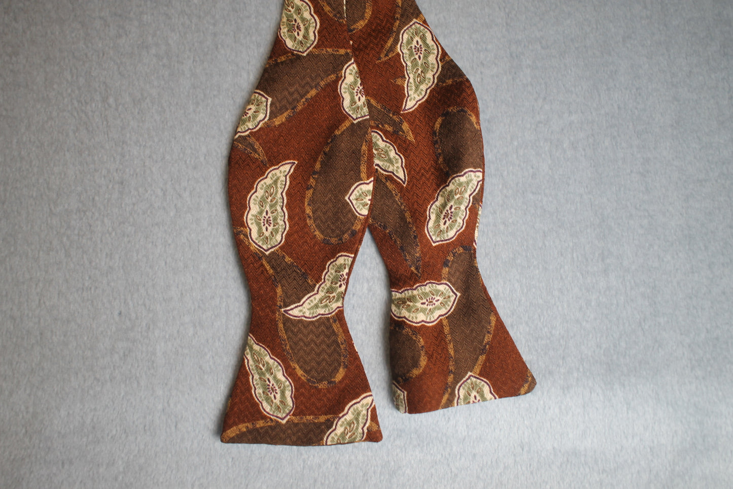 Vintage Talbott Studio self tie thistle end pure silk 2 tone brown green pattern bow tie adjustable