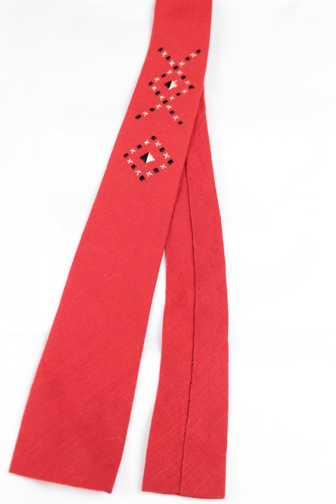 Vintage Red Black White Detail Straight Narrow Skinny Tie 1960s/70s