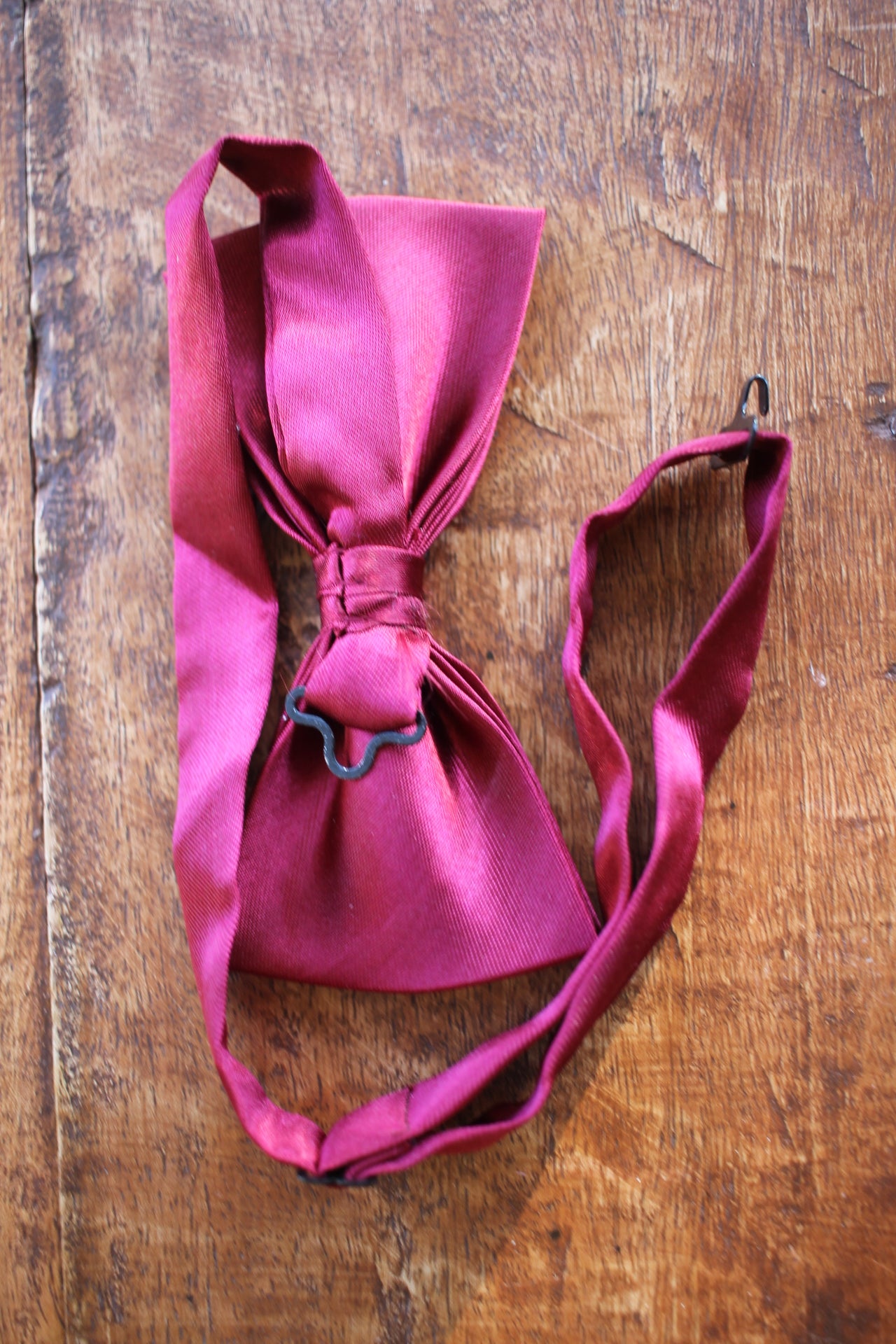 Vintage pre-tied deep red bow tie adjustable still in box