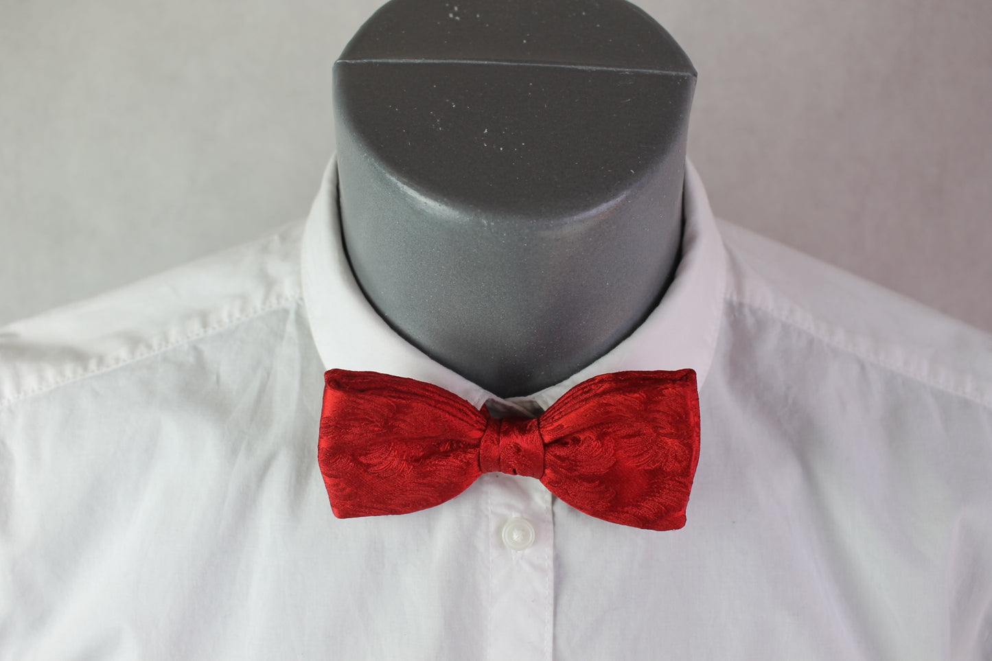 Vintage Frederick Theak pure silk pre-tied red jacquard bow tie adjustable