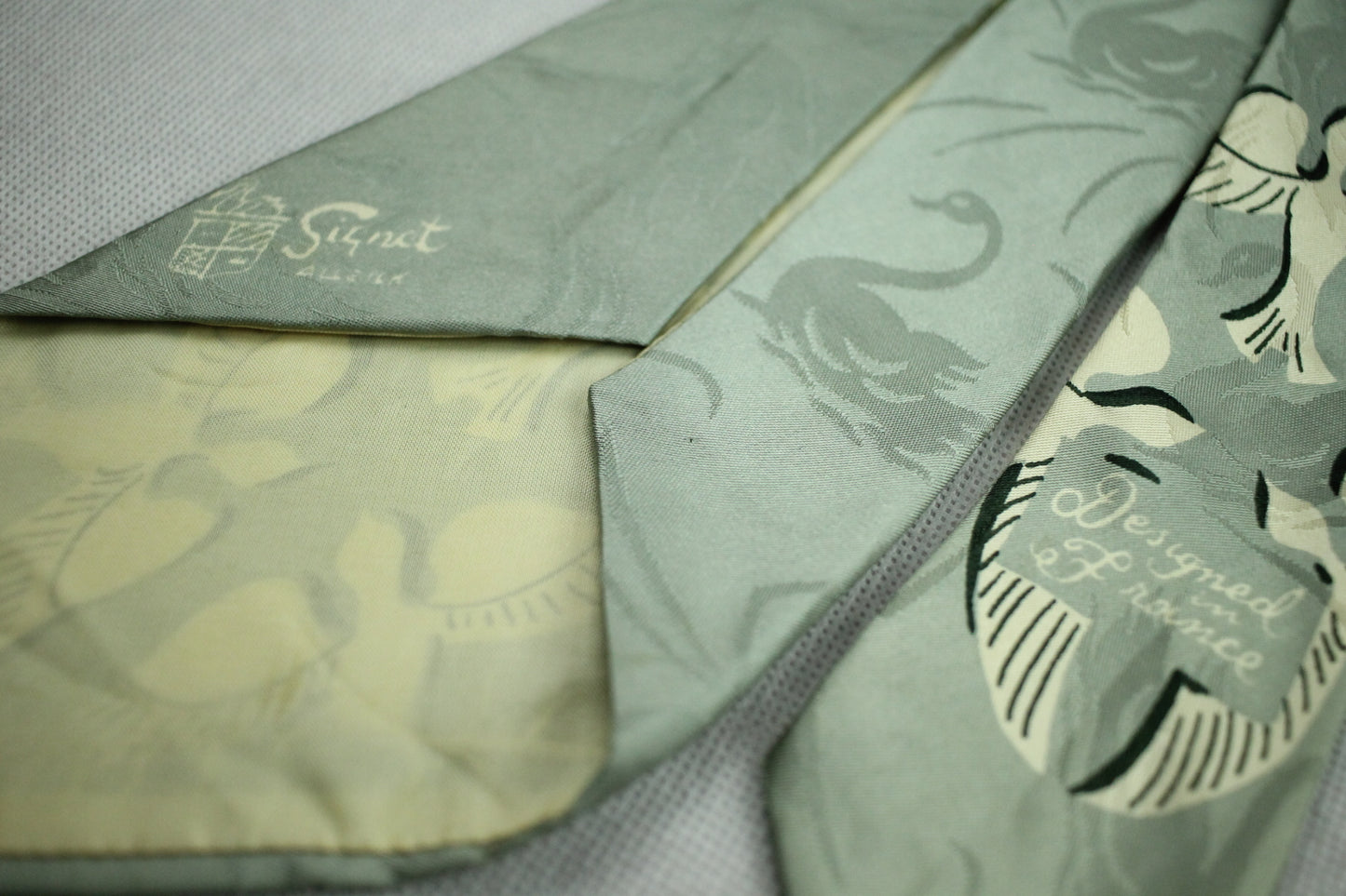 Vintage 1940s/50s Signet Peace Doves All Silk Jacquard Swing Tie