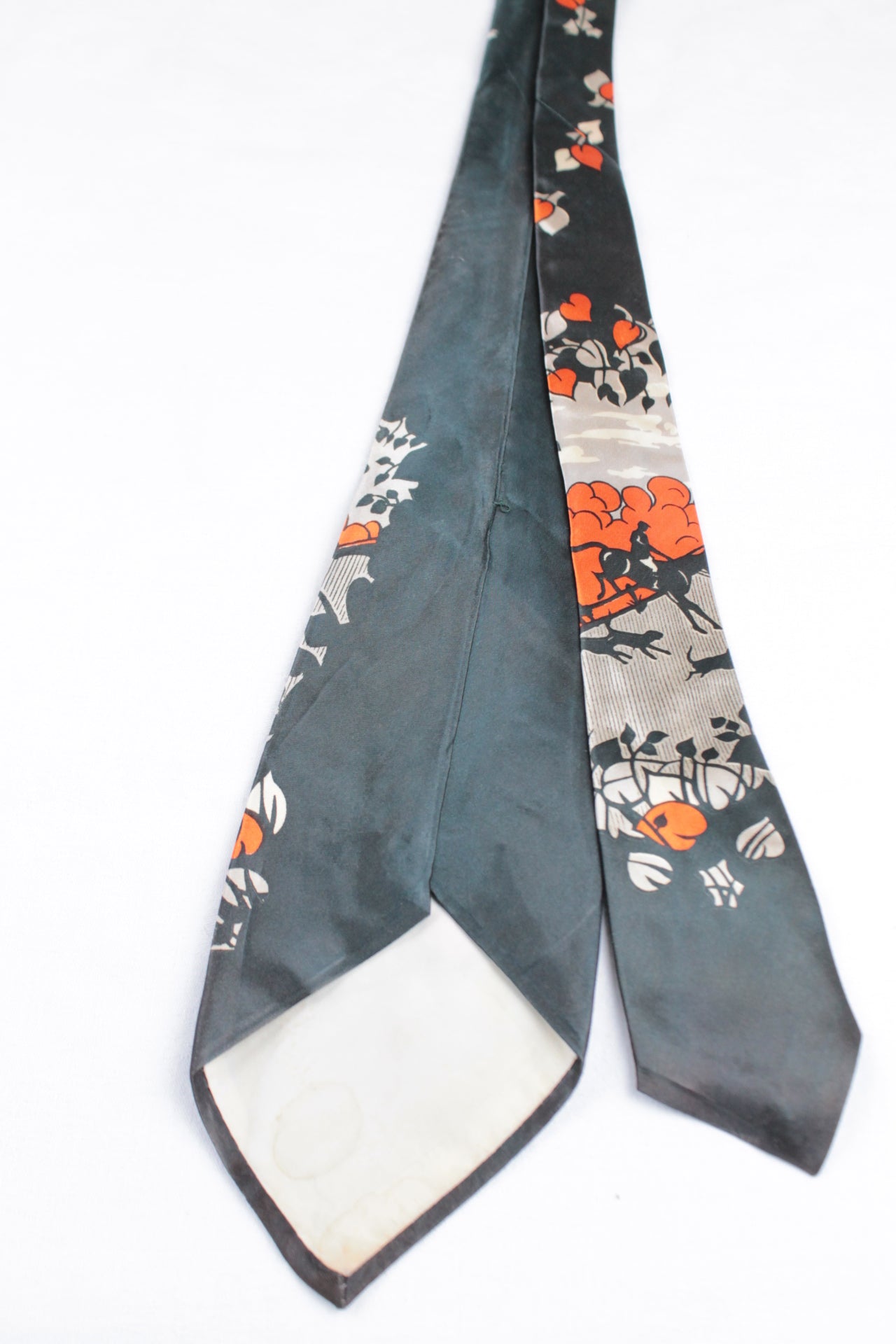 Vintage Arco Cravats hunting scene dark green orange swing tie