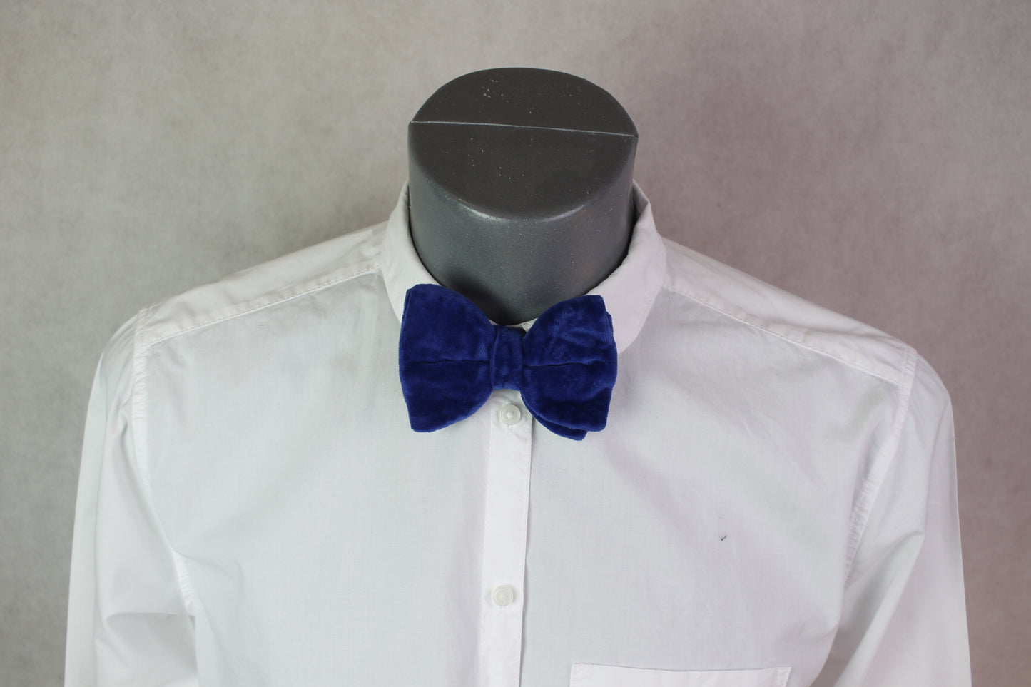 Vintage pre-tied bright blue velvet bow tie adjustable