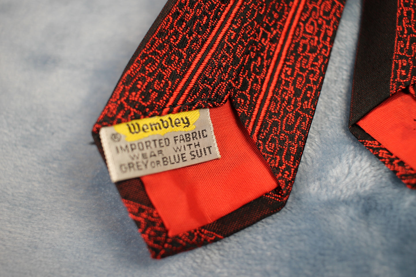 Vintage Wembley Red Black Pattern Skinny Tie with tags 1940s/50s