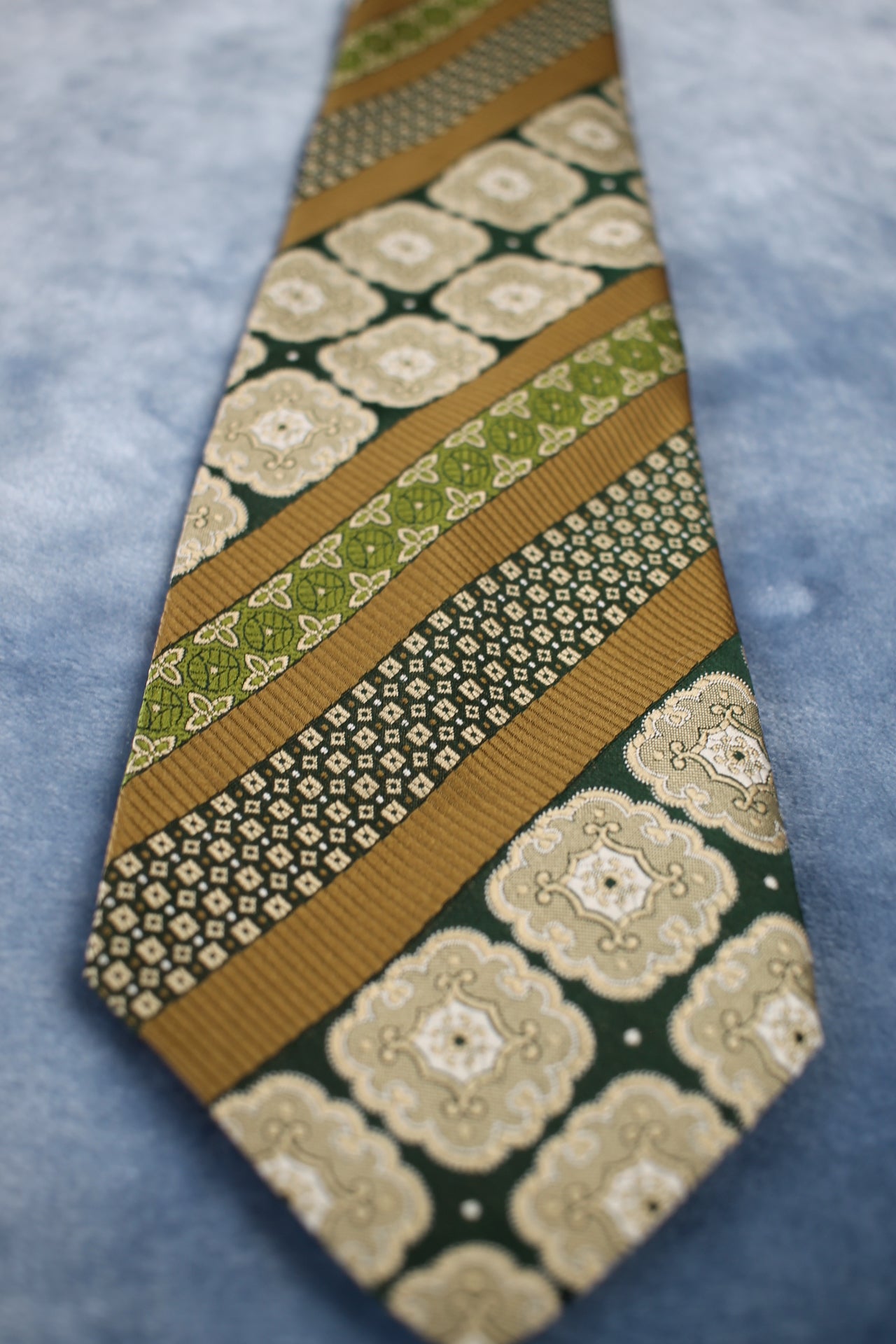Vintage Tootal 1960s green pattern kipper tie