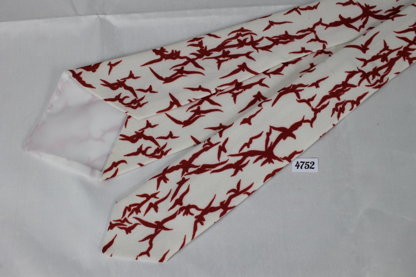 Vintage Swinging 60s White Red Flying Birds Design Wide Crimplene Swing Style Tie