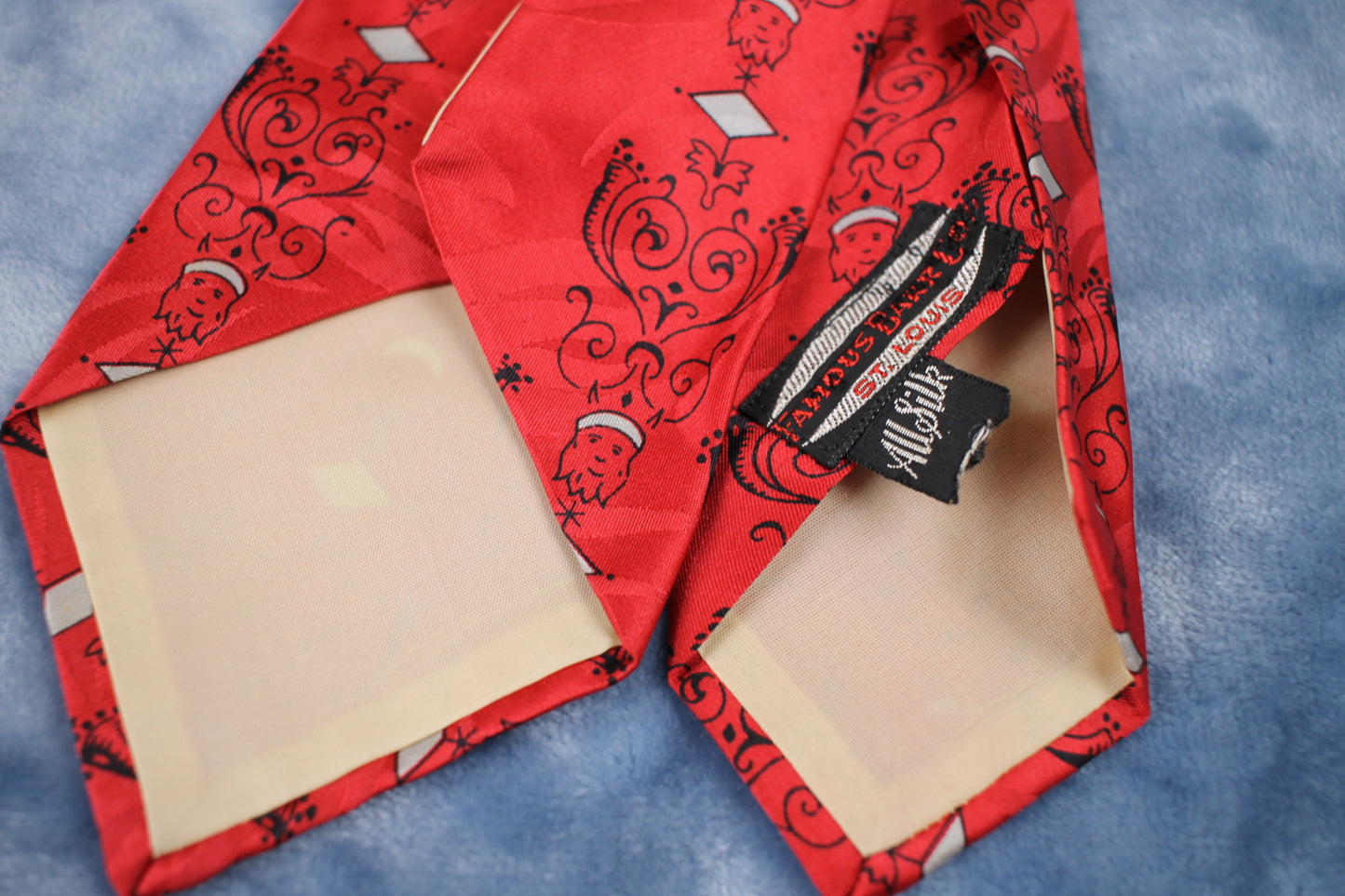 Vintage Famous Barr Co1940s/50s red silver pattern swing tie
