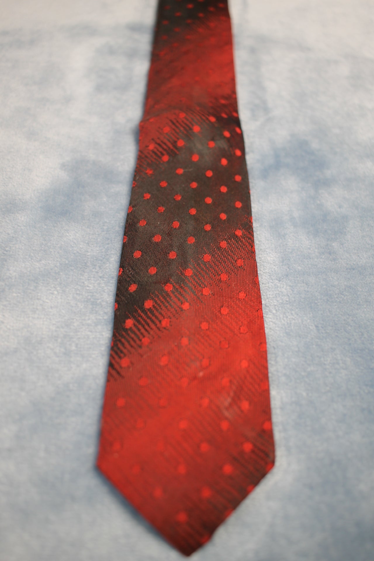 Vintage Wembley 1940s/50s red black dot fade out pattern skinny tie