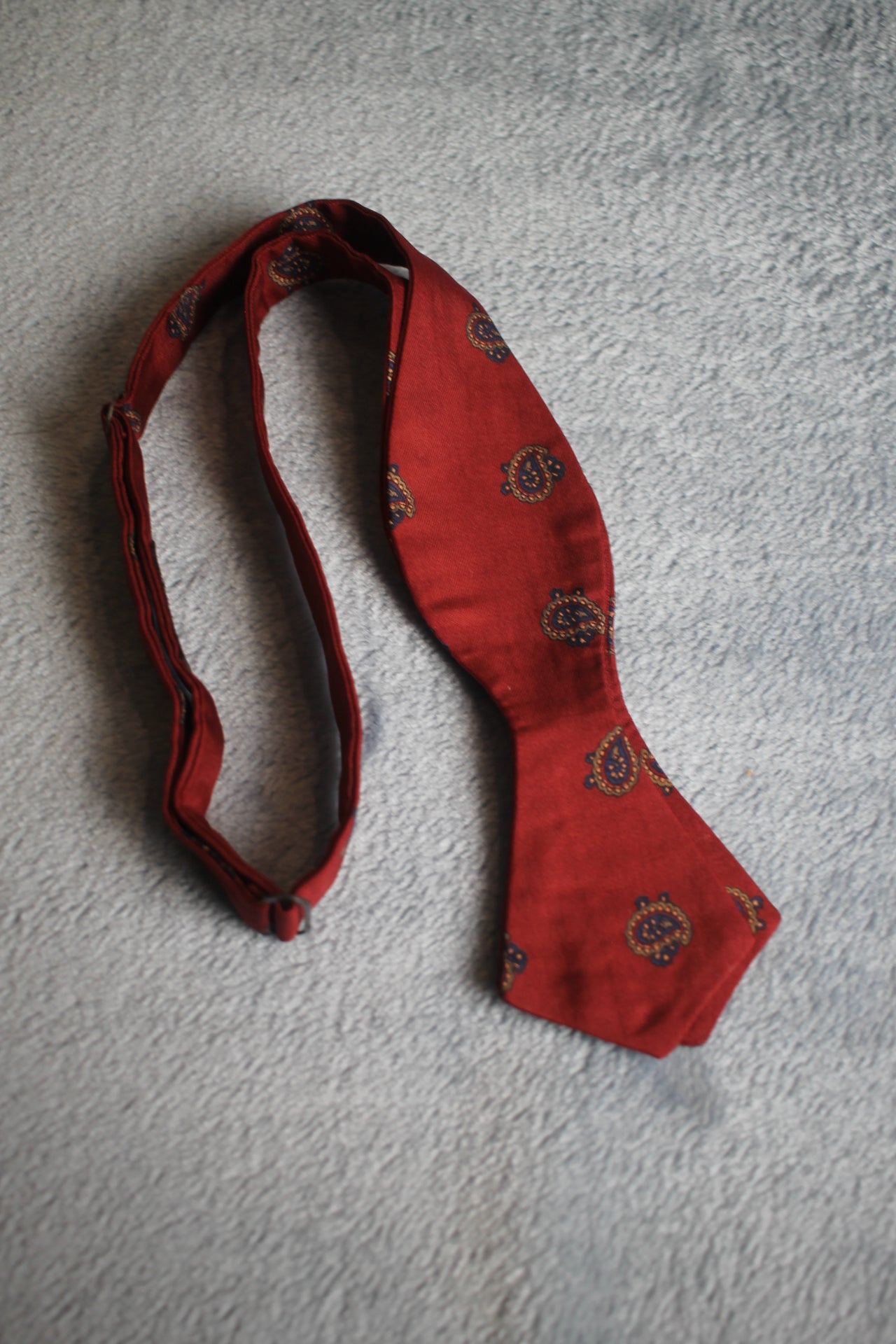 Vintage Robert Talbot self tie thistle end pure silk red blue circles pattern bow tie adjustable