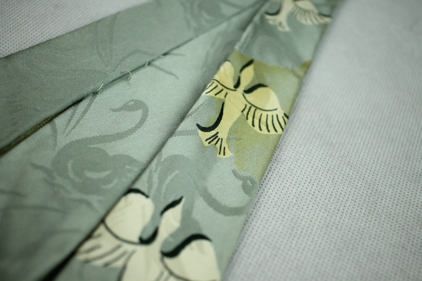 Vintage 1940s/50s Signet Peace Doves All Silk Jacquard Swing Tie