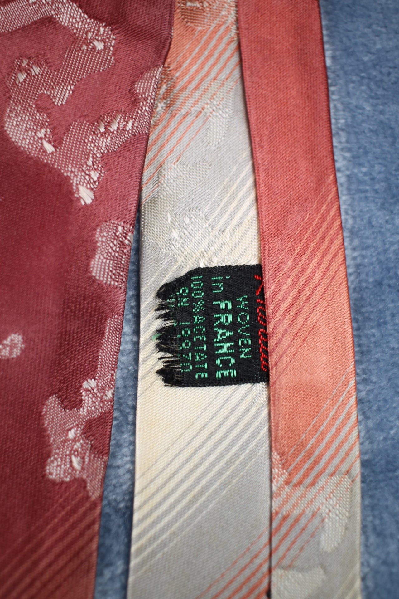 Vintage Rhodia France 1950s/60s pink cream silver faded look pattern tie