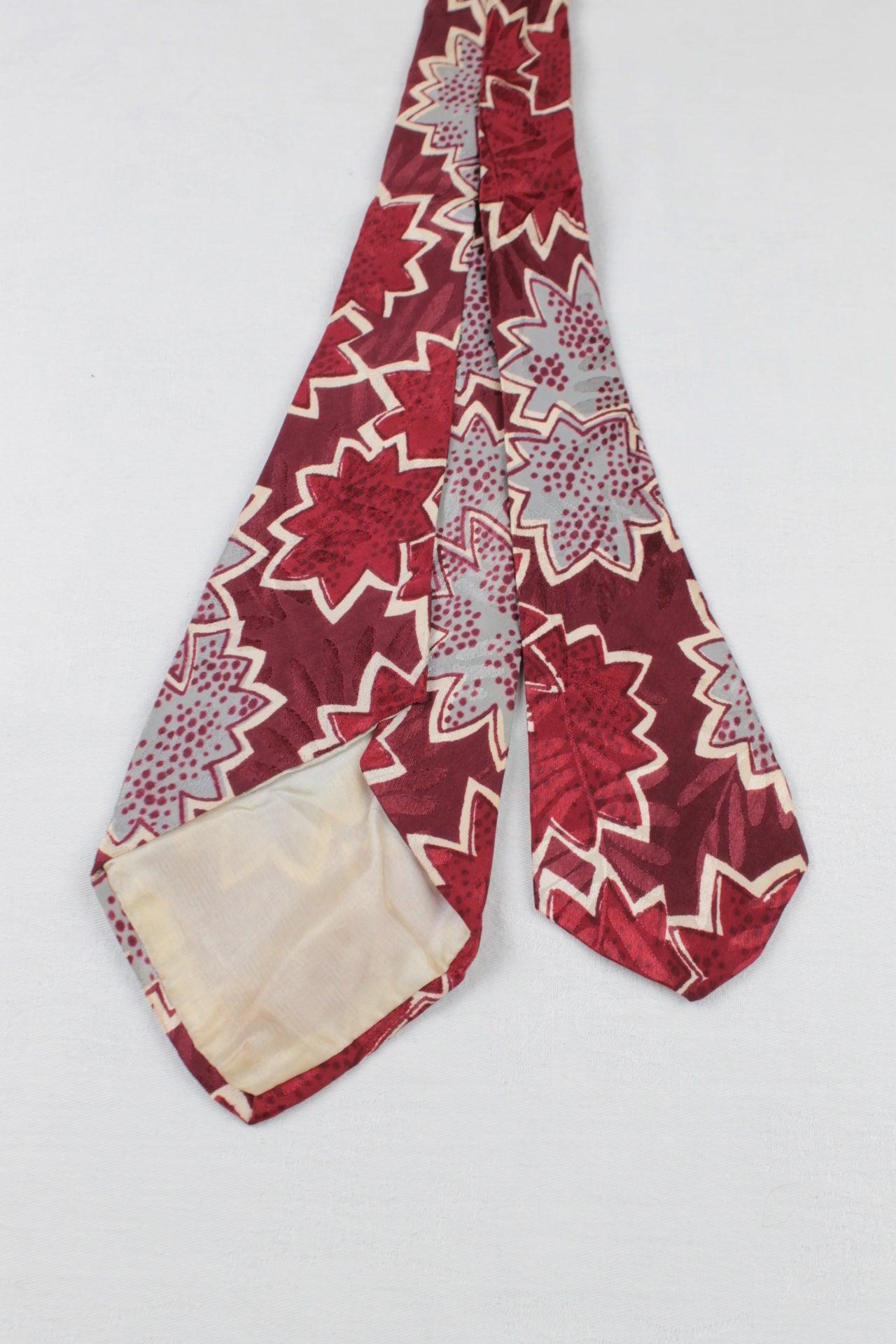 Vintage Schlesingers West New York Dark Red Silver Grey Leaf Pattern Swing Tie 1940s/50s