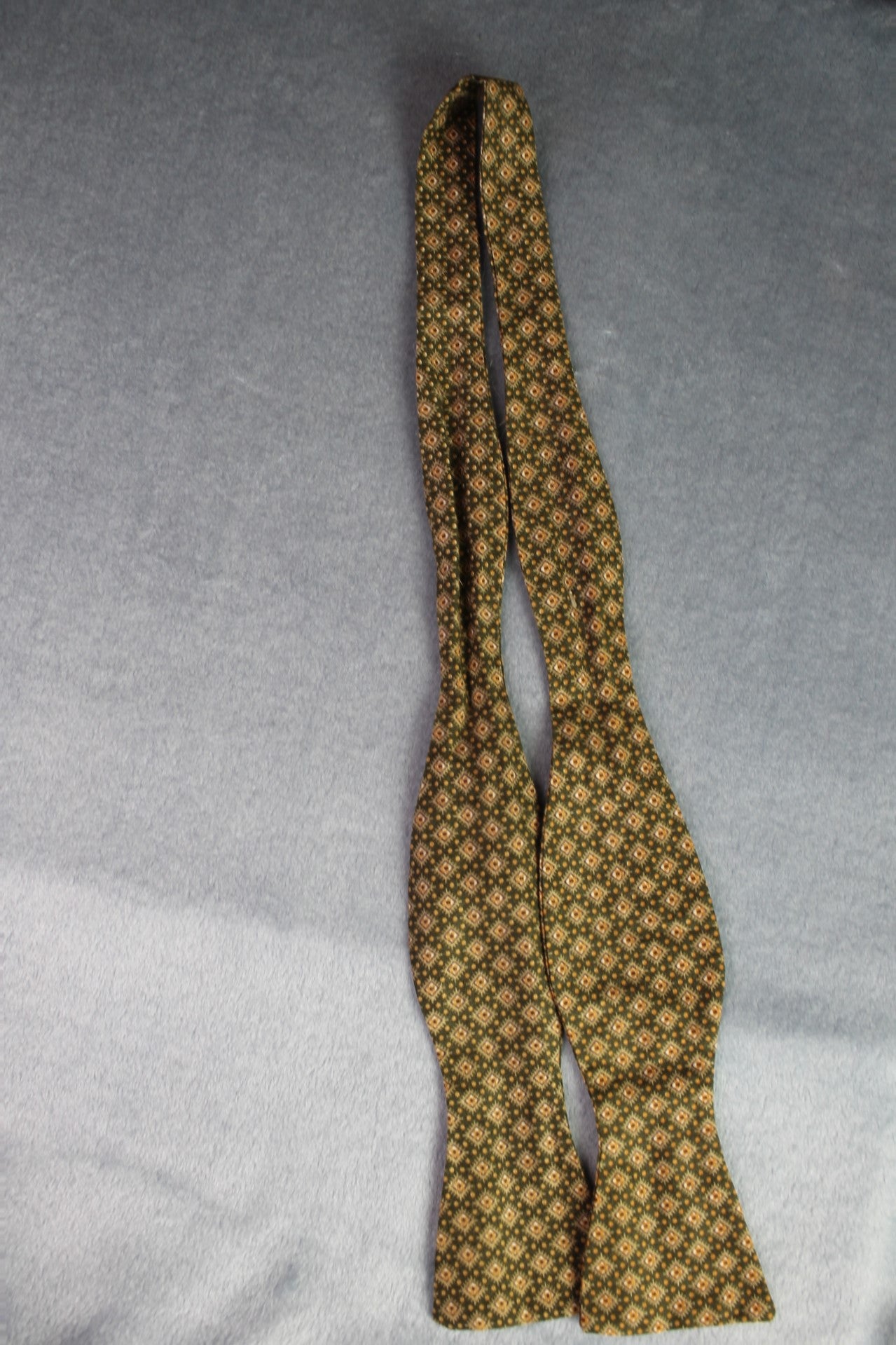 Vintage self tie thistle end green orange pattern bow tie