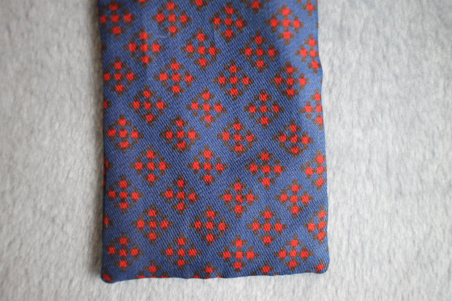 Vintage Carmoor self tie paddle end blue red pattern bow tie