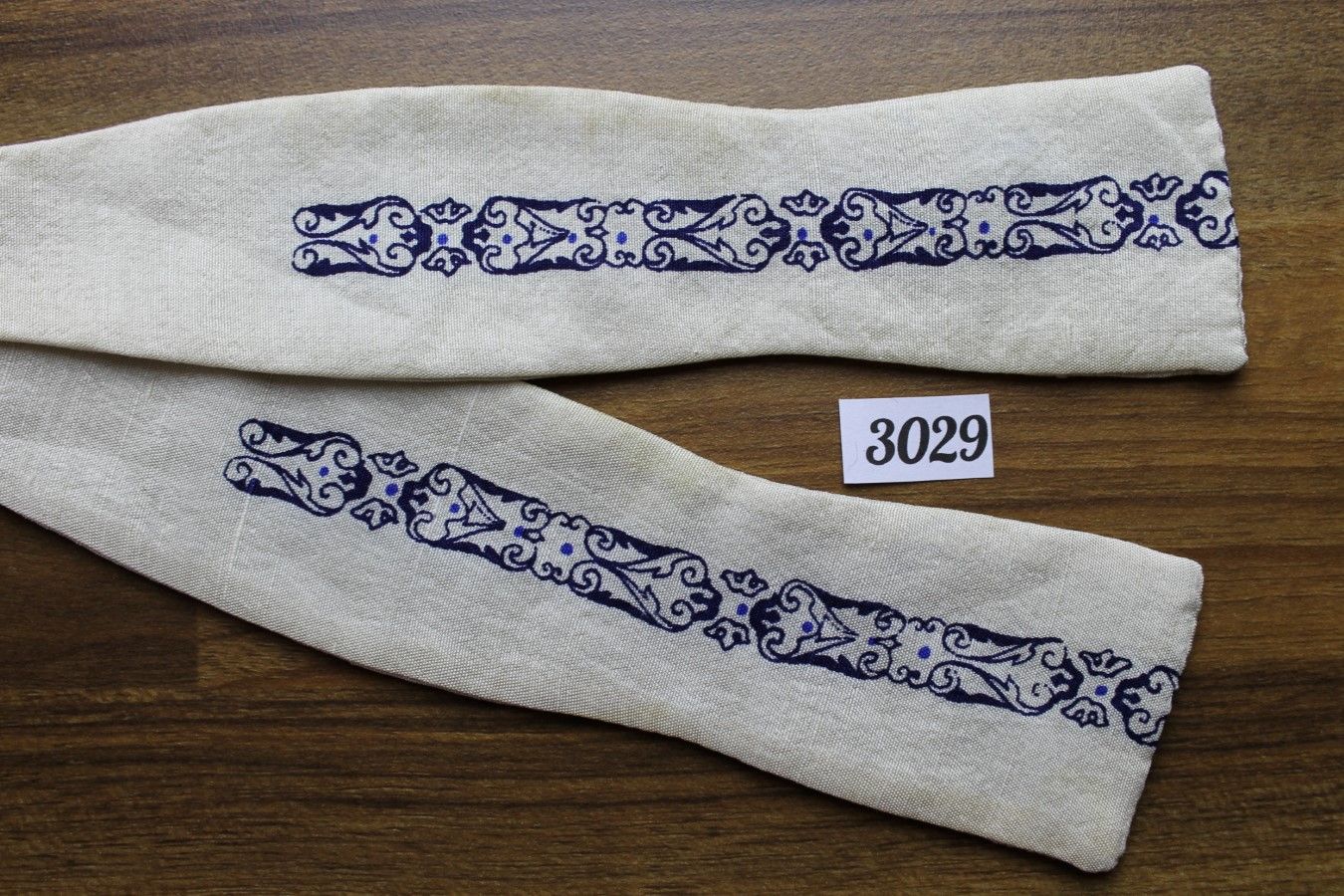 Vintage Self Tie Paddle Square End Bow Tie Navy Cream Slub Texture