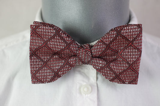 Vintage Frederick Theak pre-tied dark red silver pattern bow tie adjustable still in box