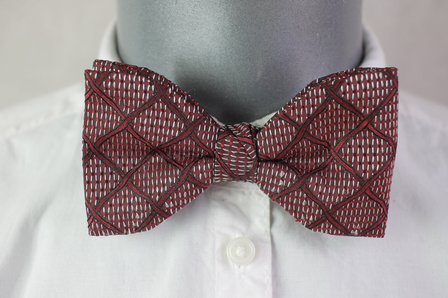 Vintage Frederick Theak pre-tied dark red silver pattern bow tie adjustable still in box