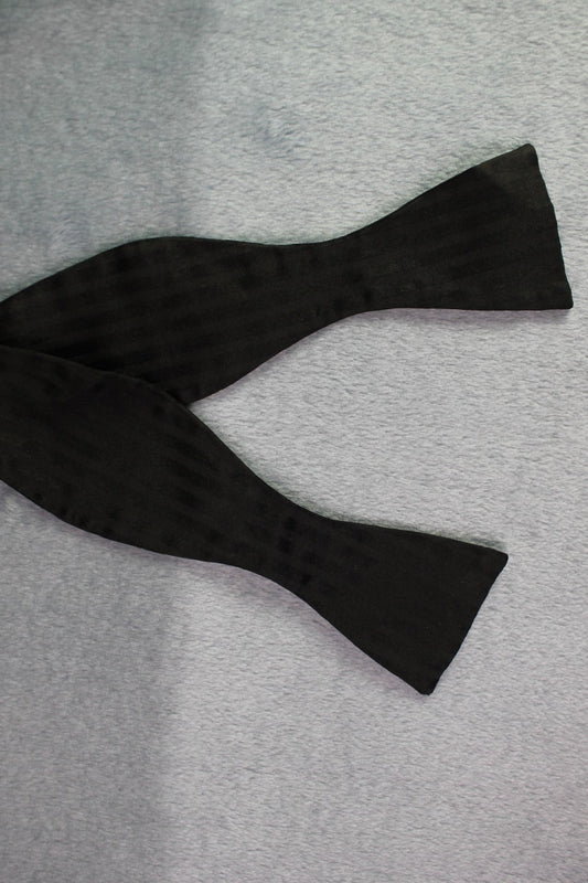 Vintage Higgins & Frank self tie thistle end black striped pattern bow tie