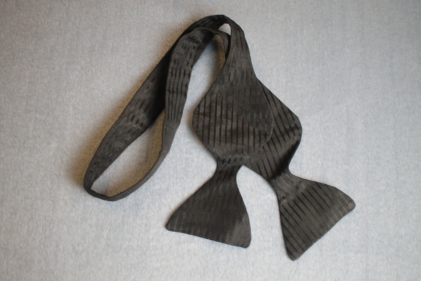 Vintage self tie thistle end classic black striped bow tie