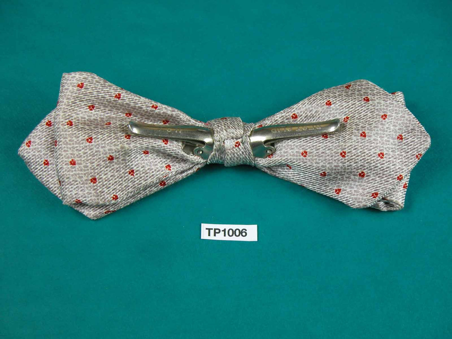 Vintage silver grey claret small pattern arrow end clip on bow tie