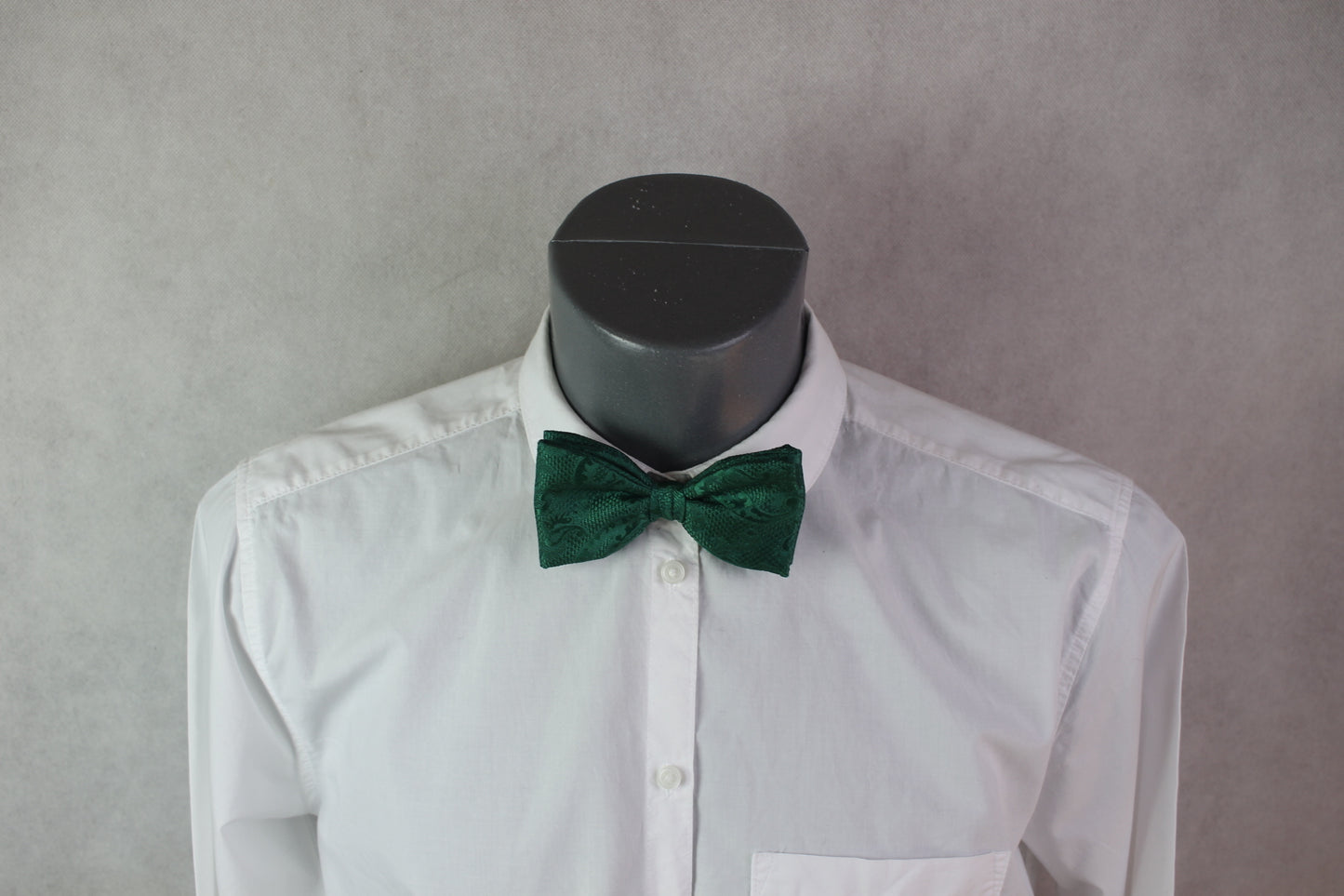 Vintage Frederick Theak pre-tied green jacquard bow tie and handkerchief set adjustable