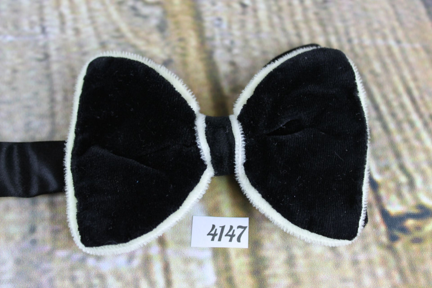 Vintage Unusual 1970s Black Ivory Trim Velvet Pre-Tied Bow Tie Adjustable