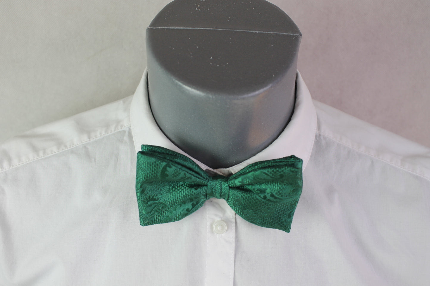 Vintage Frederick Theak pre-tied green jacquard bow tie and handkerchief set adjustable