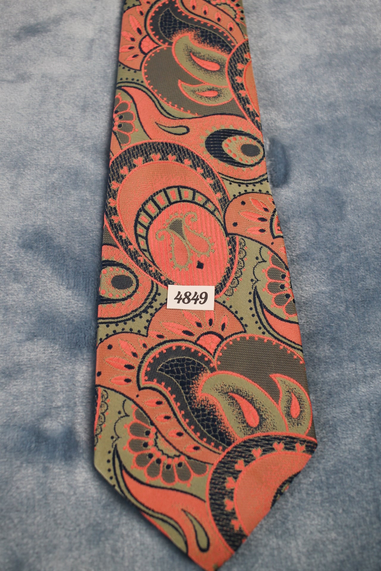 Vintage Tootal 1960s pink green pattern kipper tie