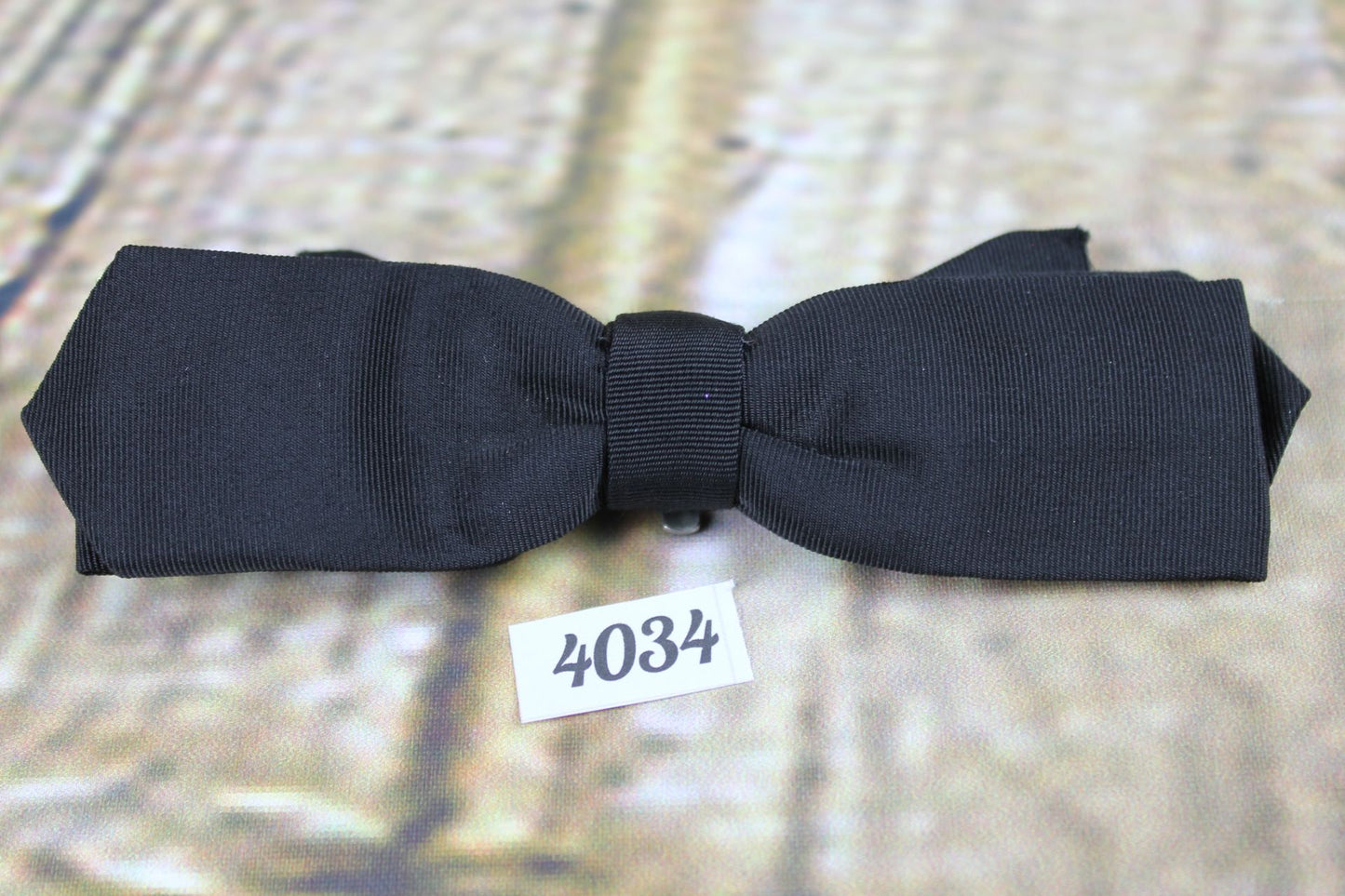 Vintage classic black grosgrain arrow end clip on bow tie