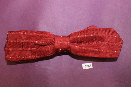 Vintage burgundy spotted skinny arrow end clip on bow tie
