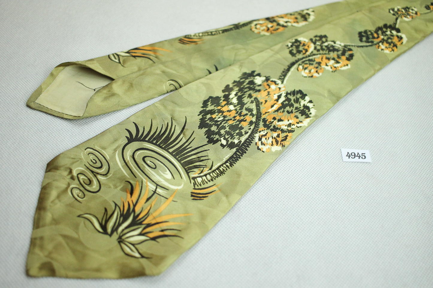 Vintage Beau Brummel field and stream olive green jacquard swing tie 1940s/50s