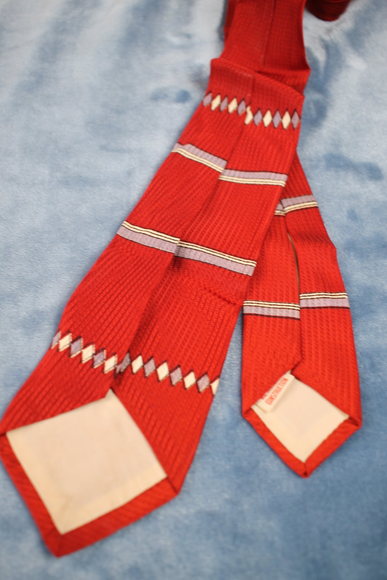 Vintage 1940s/50s red lilac cream pattern tie