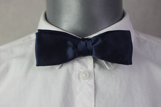 Vintage Akco pre-tied dark blue bow tie adjustable