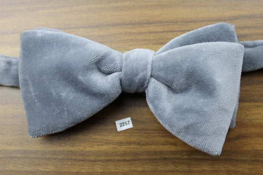 Vintage 1970s Pre Tied Bow Tie Silver Grey Velvet Adjustable