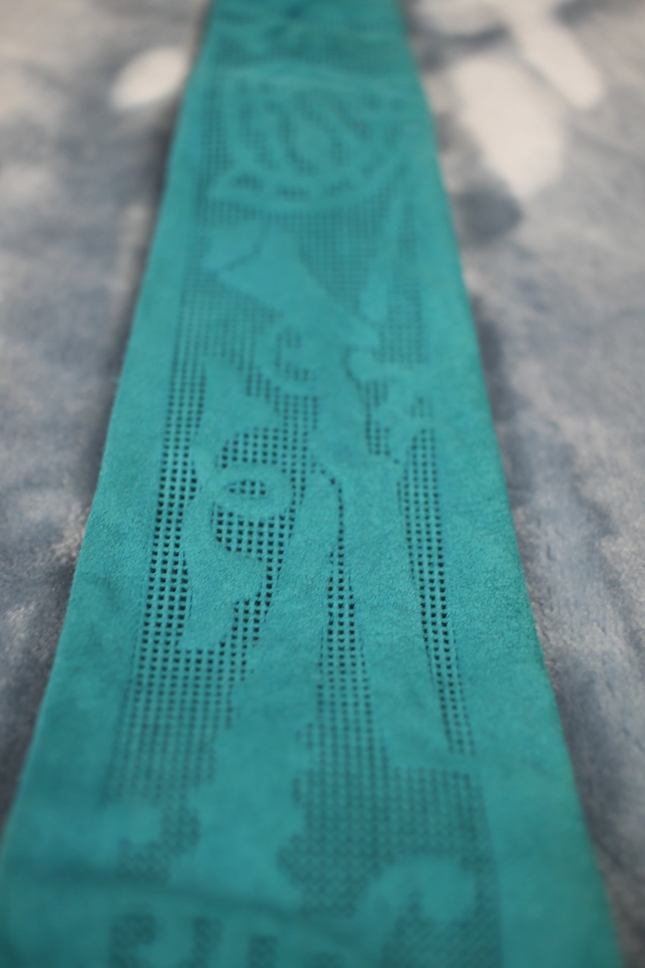 Vintage 1940s/50s suede cut turquoise swing tie