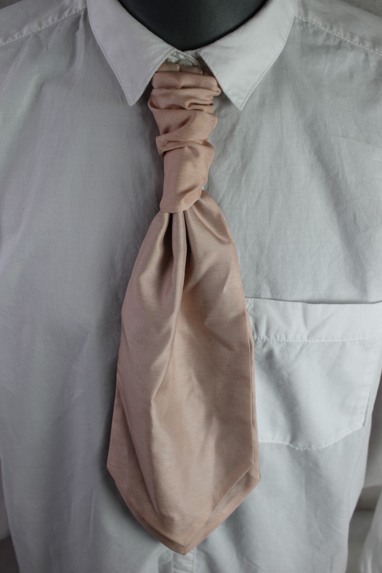 Vintage Jack Reid pre-tied dusky pink wedding cravat adjustable