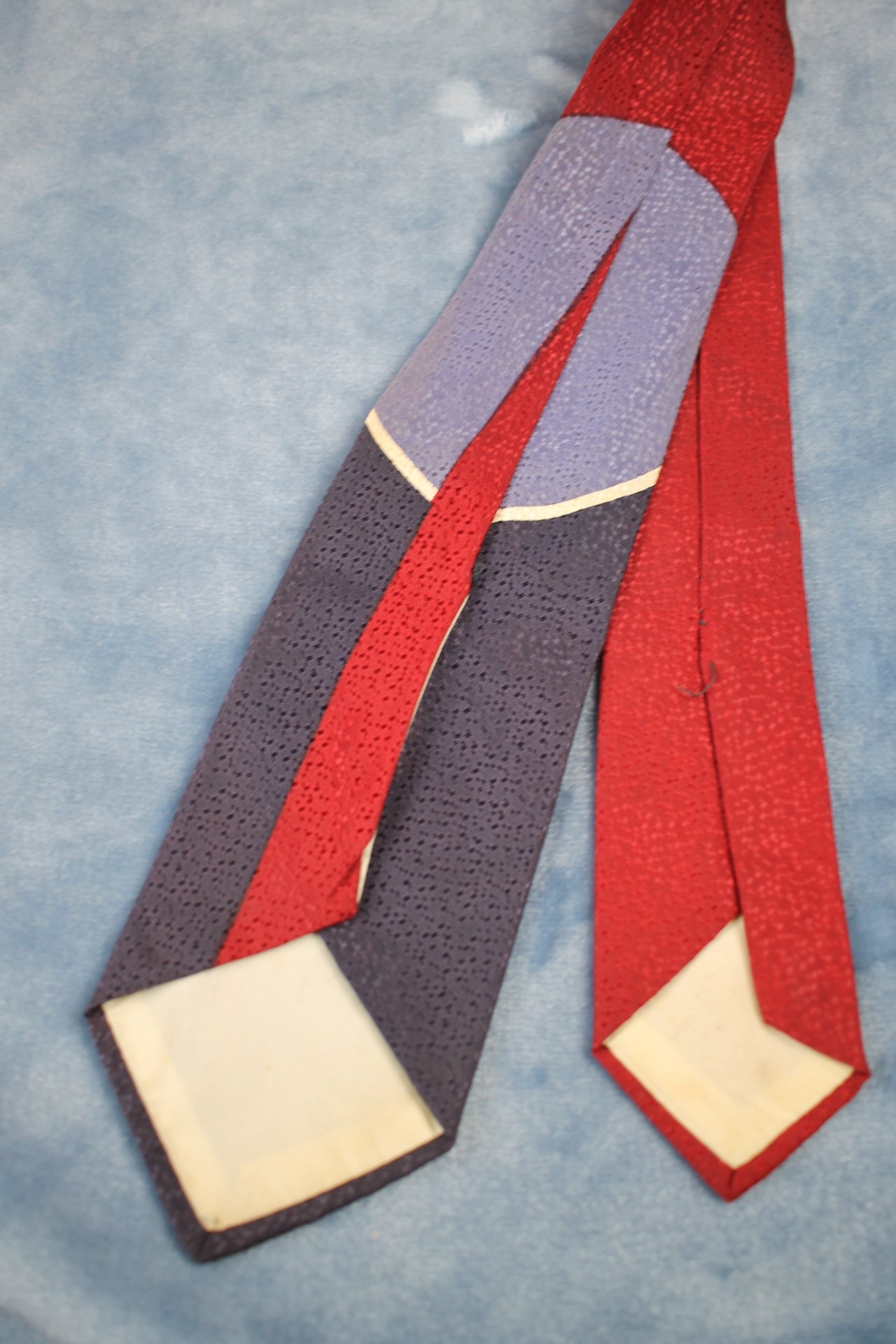 Vintage1940s/50s 2 tone blue horse carriage red pattern tie